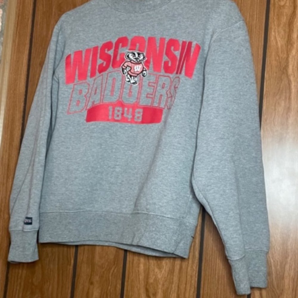 grey Wisconsin badgers crewneck